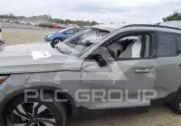 2025 Volvo XC40 фото