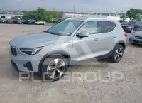 2025 Volvo XC40 фото