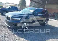 2025 Volvo XC40 фото
