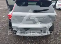 2025 Volvo XC40 фото