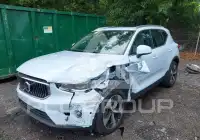 2025 Volvo XC40 фото