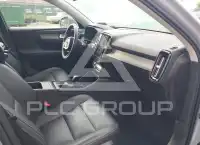 2025 Volvo XC40 фото