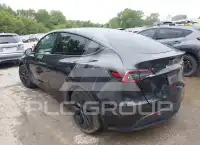 2025 Tesla Model Y фото