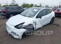 2025 Tesla Model Y фото