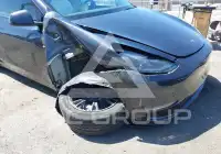 2025 Tesla Model Y фото