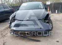 2025 Tesla Model Y фото
