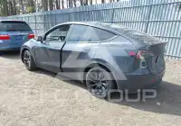 2025 Tesla Model Y фото