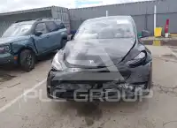 2025 Tesla Model Y фото