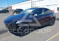 2025 Tesla Model Y фото