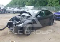 2025 Tesla Model Y фото
