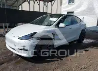 2025 Tesla Model Y фото