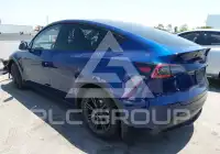 2025 Tesla Model Y фото