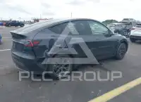 2025 Tesla Model Y фото