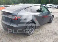 2025 Tesla Model Y фото