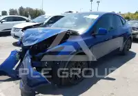 2025 Tesla Model Y фото