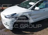 2025 Tesla Model Y фото
