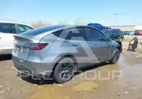 2025 Tesla Model Y photo