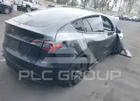 2025 Tesla Model Y фото