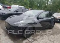 2025 Tesla Model Y фото