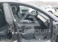 2025 Tesla Model Y фото