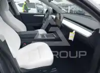 2025 Tesla Model Y фото