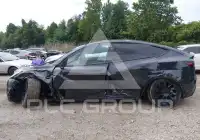 2025 Tesla Model Y фото
