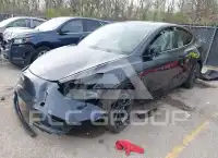 2025 Tesla Model Y фото