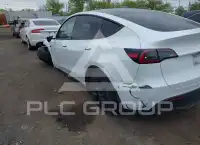 2025 Tesla Model Y фото
