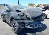 2025 Tesla Model Y фото