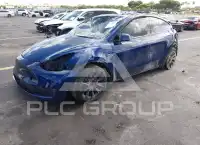 2025 Tesla Model Y фото
