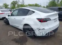 2025 Tesla Model Y фото