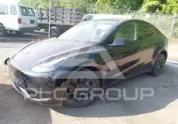 2025 Tesla Model Y фото