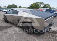 2025 Tesla Cybertruck photo