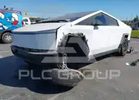 2025 Tesla Cybertruck фото