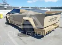 2025 Tesla Cybertruck фото