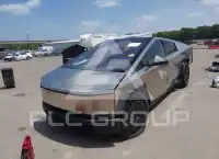 2025 Tesla Cybertruck photo