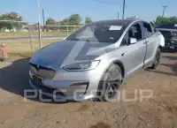 2025 Tesla Model X фото