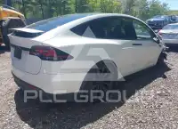 2025 Tesla Model X фото
