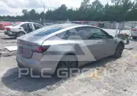 2025 Tesla Model 3 фото