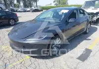 2025 Tesla Model 3 фото