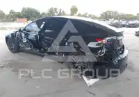 2025 Tesla Model 3 фото
