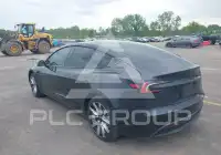 2025 Tesla Model 3 фото