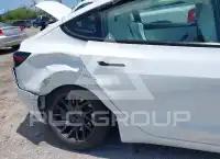 2025 Tesla Model 3 фото