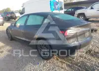 2025 Tesla Model 3 фото
