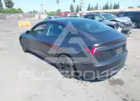 2025 Tesla Model 3 фото