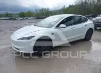 2025 Tesla Model 3 фото