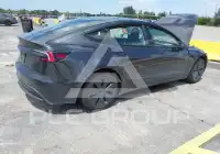2025 Tesla Model 3 фото