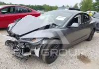 2025 Tesla Model 3 фото