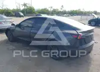 2025 Tesla Model 3 фото
