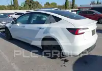 2025 Tesla Model 3 фото